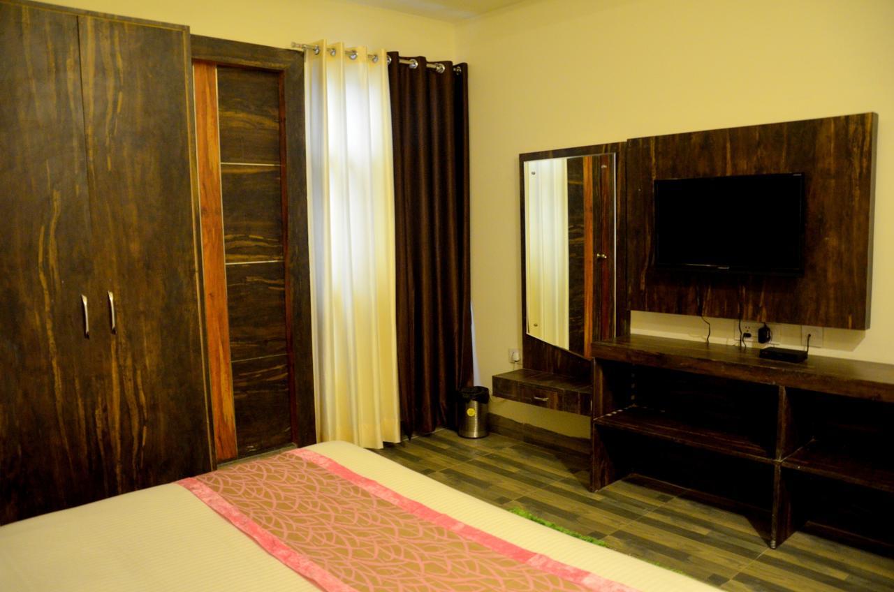 The Grand Orion Hotel Chinhat Eksteriør billede